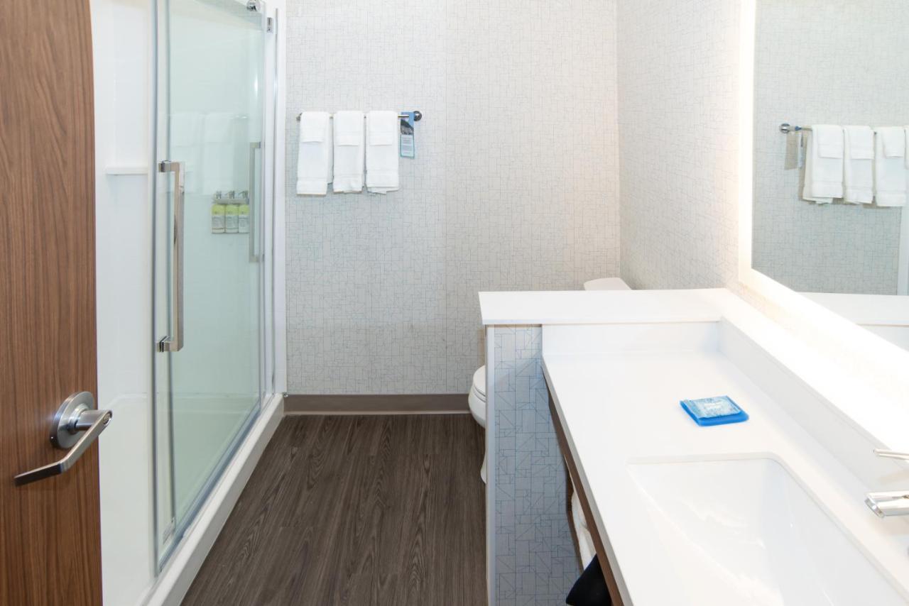 Holiday Inn Express & Suites - North Battleford By Ihg Номер фото