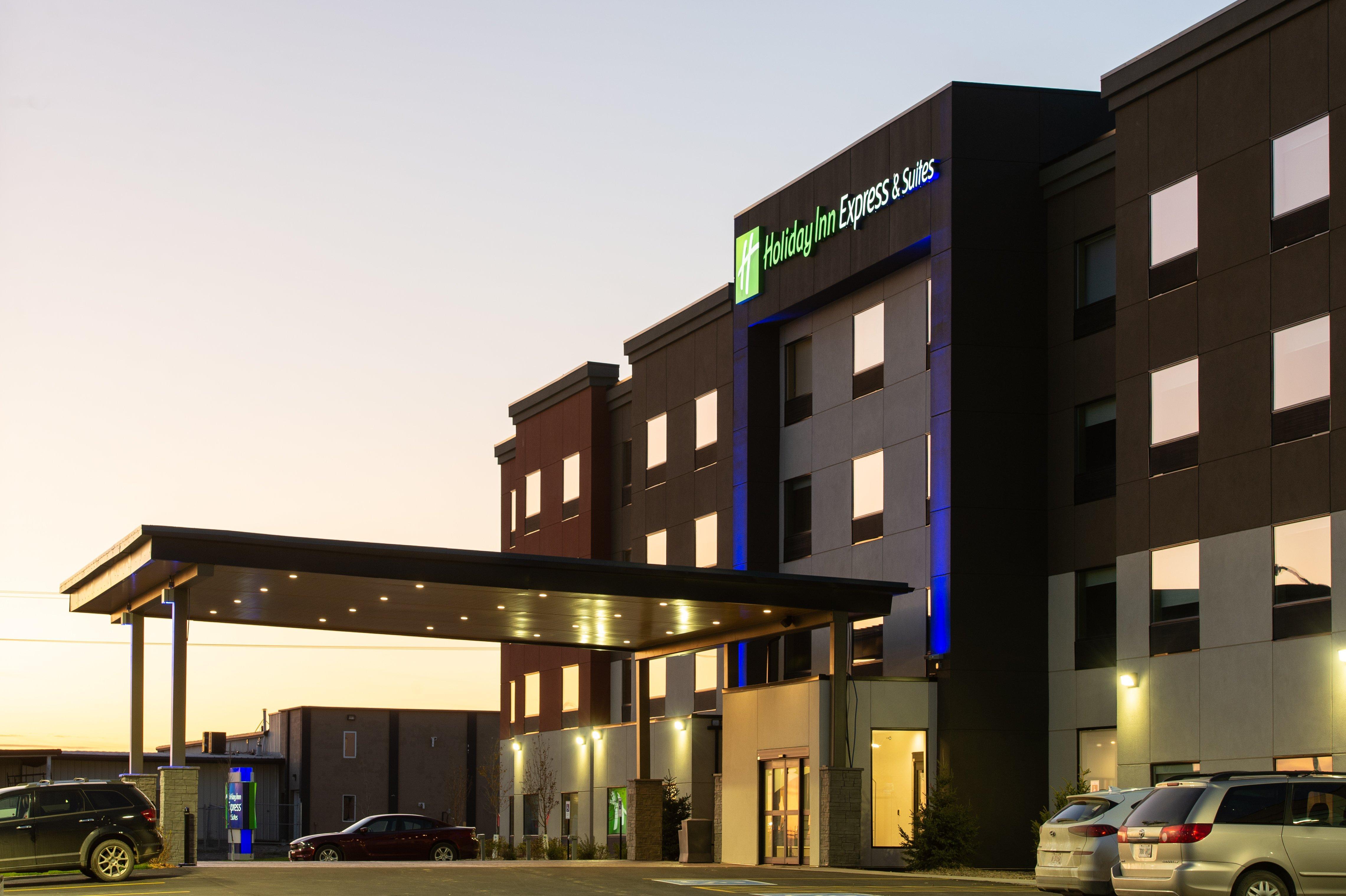 Holiday Inn Express & Suites - North Battleford By Ihg Екстер'єр фото