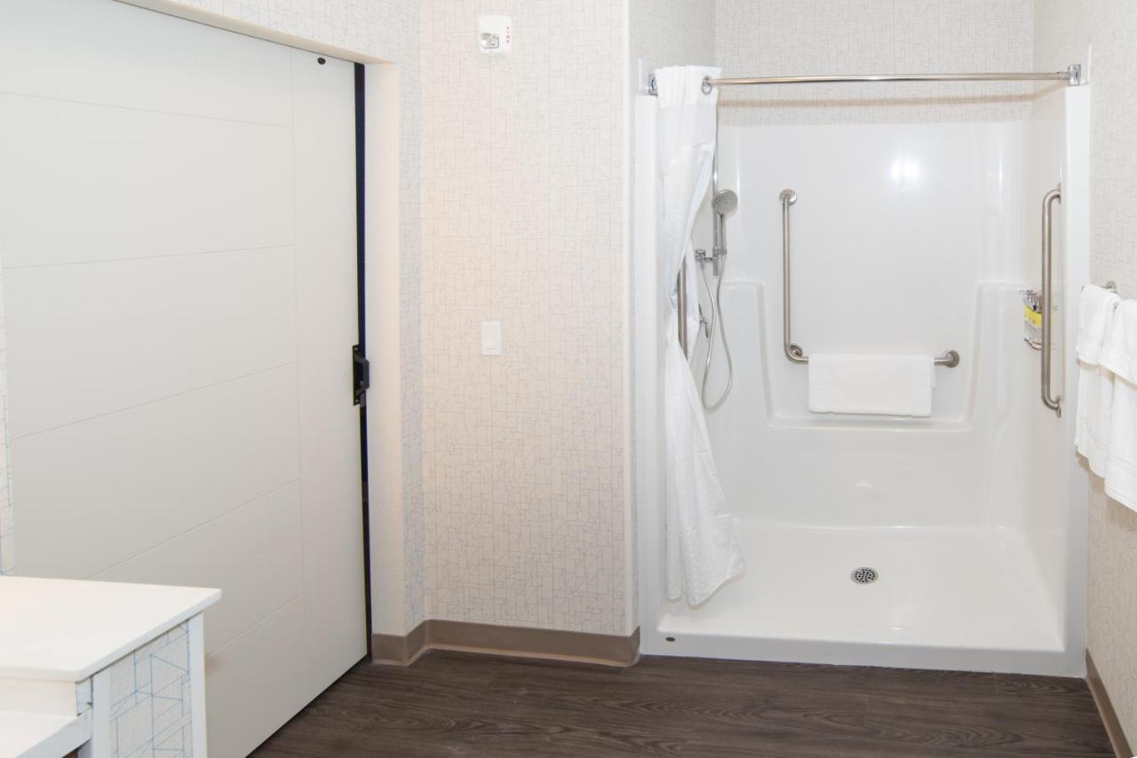 Holiday Inn Express & Suites - North Battleford By Ihg Номер фото